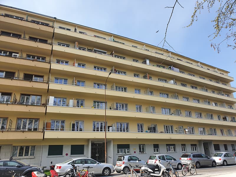 Appartement de 2 pièces avec balcon, situé au 1er étage. (1)
