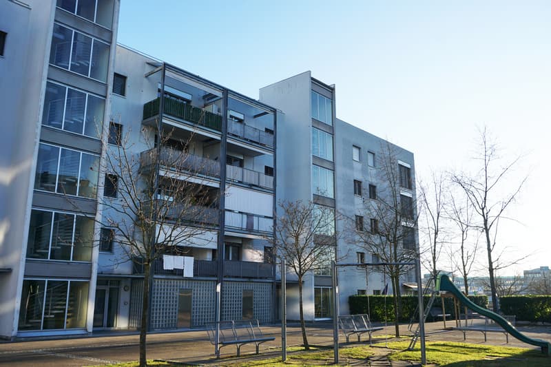 Appartement de 4 pièces avec balcon, situé au 2ème étage. (1)