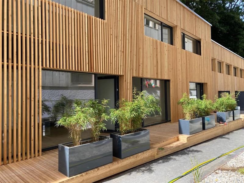 photo avec terrasse et verdure