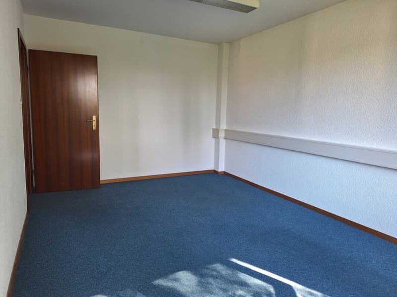 FOR RENT: Commercial space in Boveresses 42 (3)