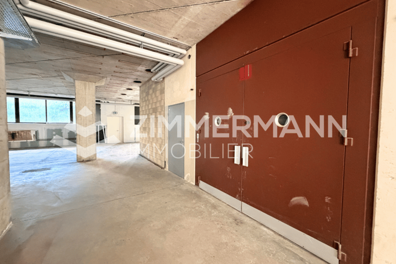 Large commercial space of 350 m² in Ecublens - A space with great potential for your activity (2)
