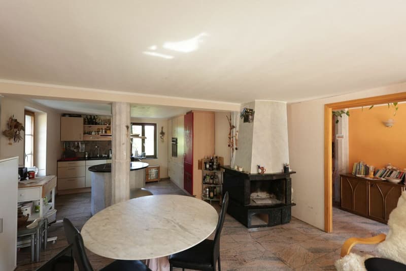 Exclusive - Charming 7.5 room house with 2'000 m2 plot (11)