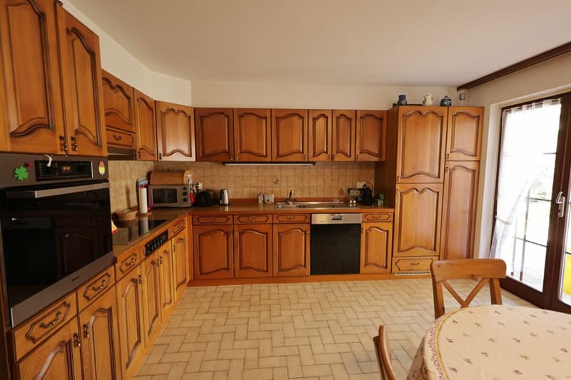 Charming 6.5-room property in Corminboeuf (8)