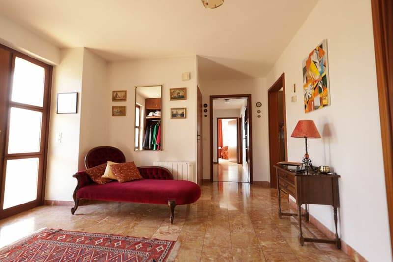 Charming 6.5-room property in Corminboeuf (5)