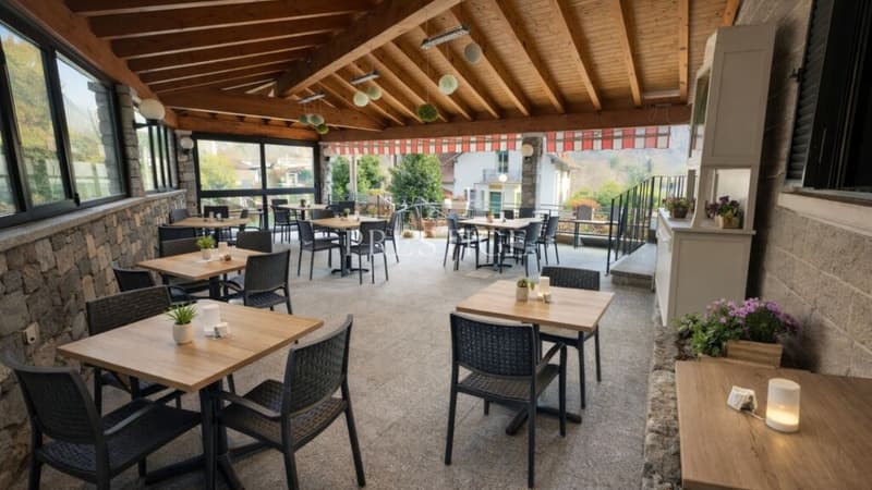 Wooden ceiling, glass walls, tables, chairs, view of the landscape