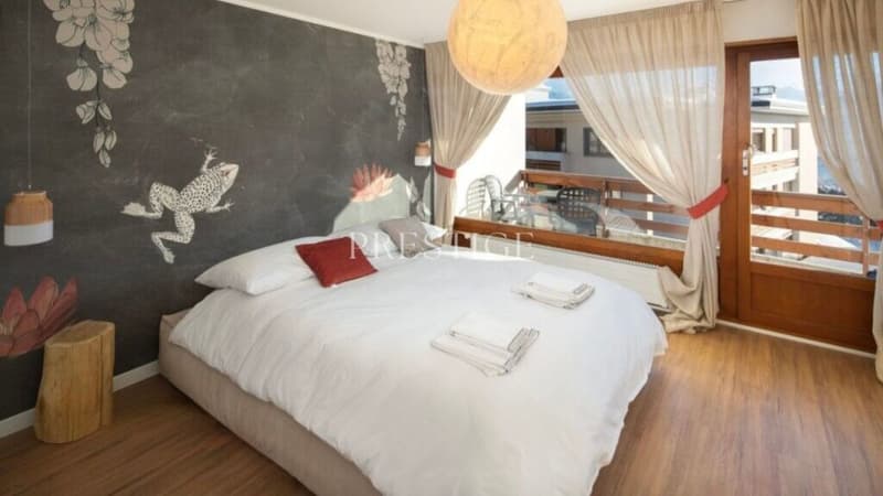 Five-room apartment in the center of Crans-Montana (5)