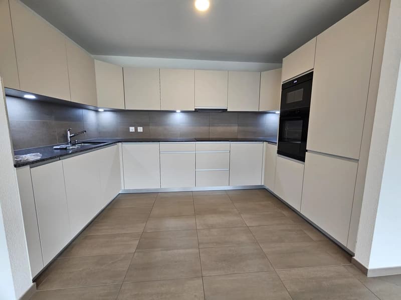 Bel appartement contemporain de 3.5 pièces avec balcon (4)