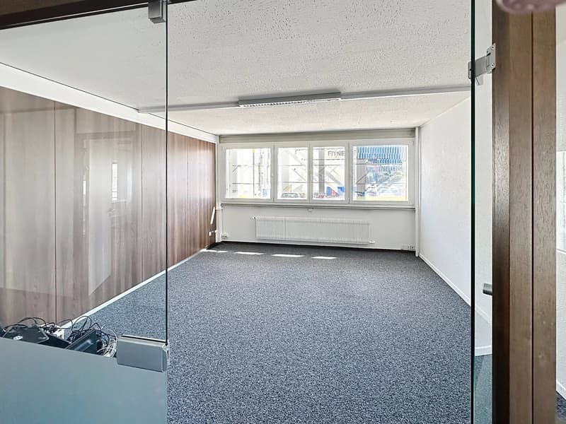 Surface administrative à reprendre ? 230 m² à Ecublens (2)