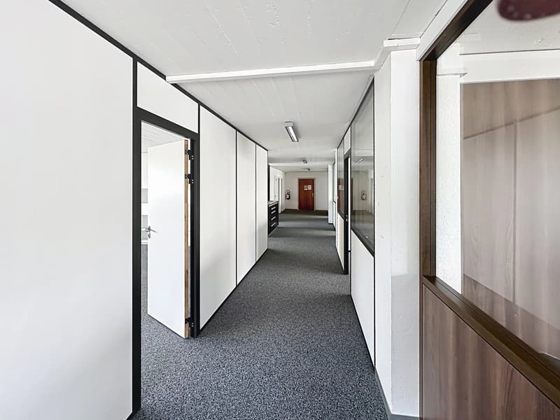 Surface administrative à reprendre ? 230 m² à Ecublens (3)