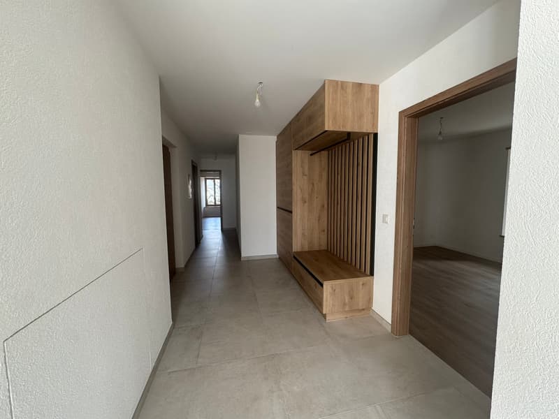Magnifico appartamento di 4,5 locali con balcone al secondo piano (6)