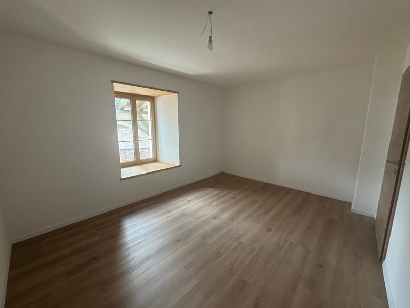 Magnifico appartamento di 4,5 locali con balcone al secondo piano (8)
