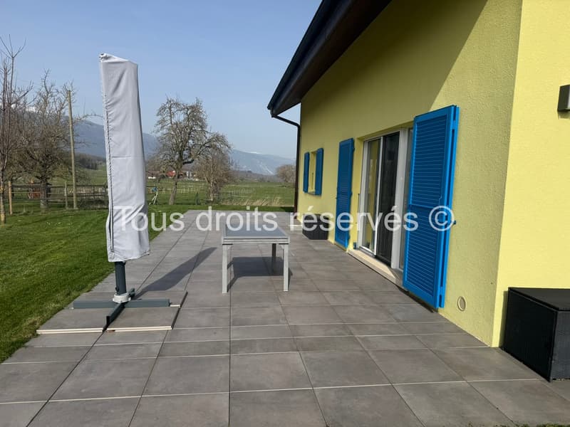 Beautiful individual villa with 5.5 rooms in Bofflens (3)