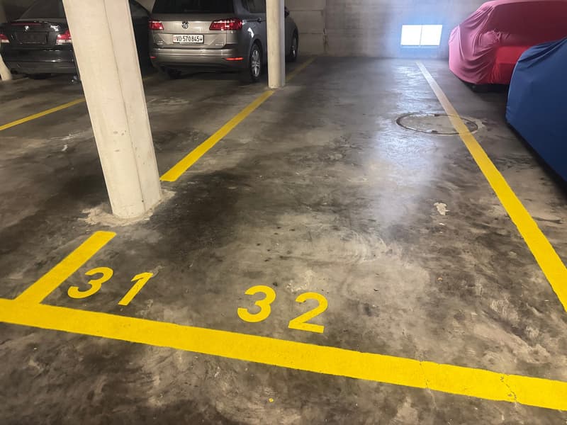 Places de parc doubles en enfilade (2)