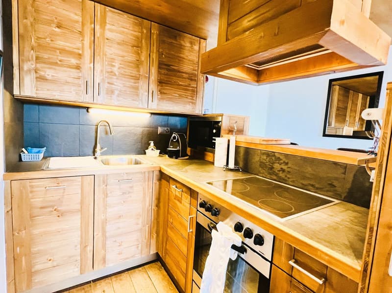 Prächtige 2.5-Zimmer-Wohnung renoviert - Geräumig und hell - Gut gelegen - Außergewöhnliche Aussicht (5)