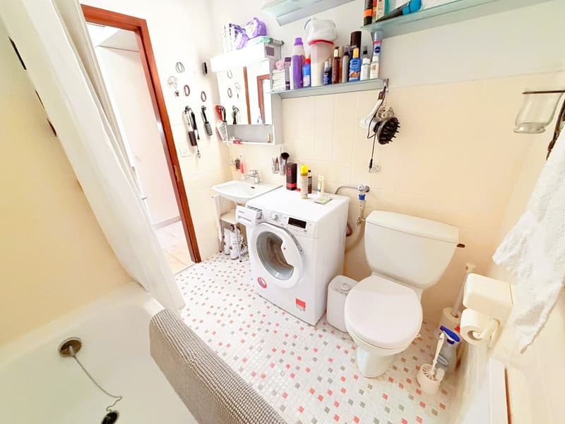 Geräumig und hell 1.5 Zimmer teilweise renoviert - Gut gelegen - Sehr ruhige Lage - Angenehme Aussicht (7)