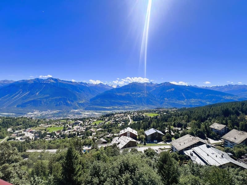 À LA SAISON: Magnifique 4.5 pces rénové - Vue panoramique extraordinaire - Bien situé - Lieu calme (18)