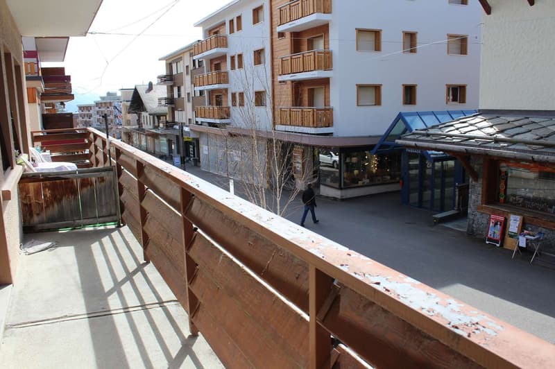 2.5 Pces rénové - Spacieux & lumineux - Idéalement situé au cœur de Montana - Lieu calme (piéton) (7)