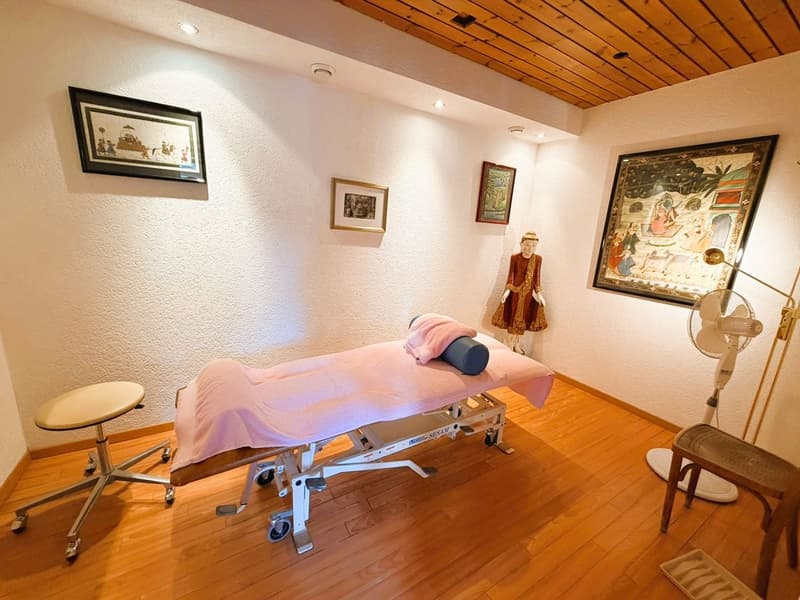 TRÈS SPACIEUX CABINET DE PHYSIOTHÉRAPIE - 10 SALLES DE TRAITEMENT -IDÉALEMENT SITUÉ AU CŒUR DE CRANS (9)