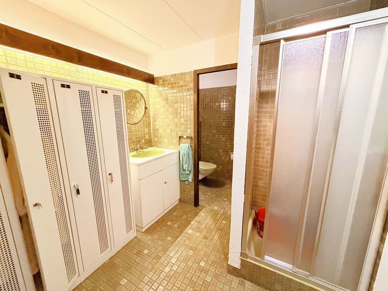 TRÈS SPACIEUX CABINET DE PHYSIOTHÉRAPIE - 10 SALLES DE TRAITEMENT -IDÉALEMENT SITUÉ AU CŒUR DE CRANS (21)