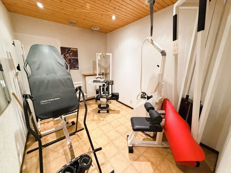 TRÈS SPACIEUX CABINET DE PHYSIOTHÉRAPIE - 10 SALLES DE TRAITEMENT -IDÉALEMENT SITUÉ AU CŒUR DE CRANS (16)
