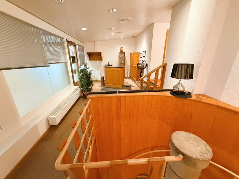 TRÈS SPACIEUX CABINET DE PHYSIOTHÉRAPIE - 10 SALLES DE TRAITEMENT -IDÉALEMENT SITUÉ AU CŒUR DE CRANS (5)