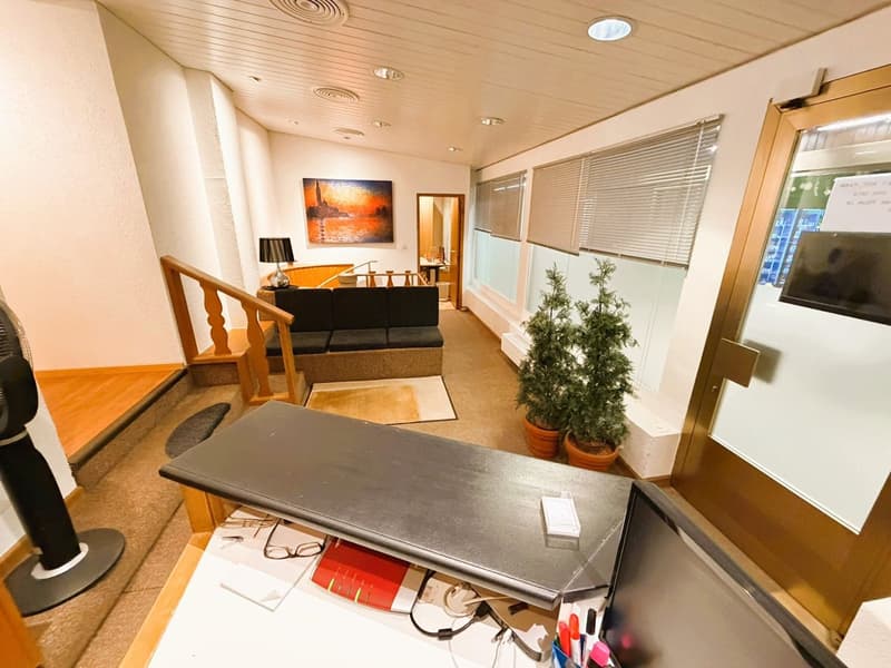 TRÈS SPACIEUX CABINET DE PHYSIOTHÉRAPIE - 10 SALLES DE TRAITEMENT -IDÉALEMENT SITUÉ AU CŒUR DE CRANS (3)