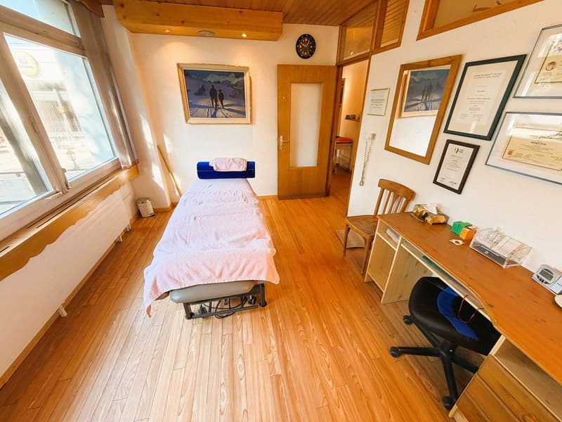 TRÈS SPACIEUX CABINET DE PHYSIOTHÉRAPIE - 10 SALLES DE TRAITEMENT -IDÉALEMENT SITUÉ AU CŒUR DE CRANS (12)