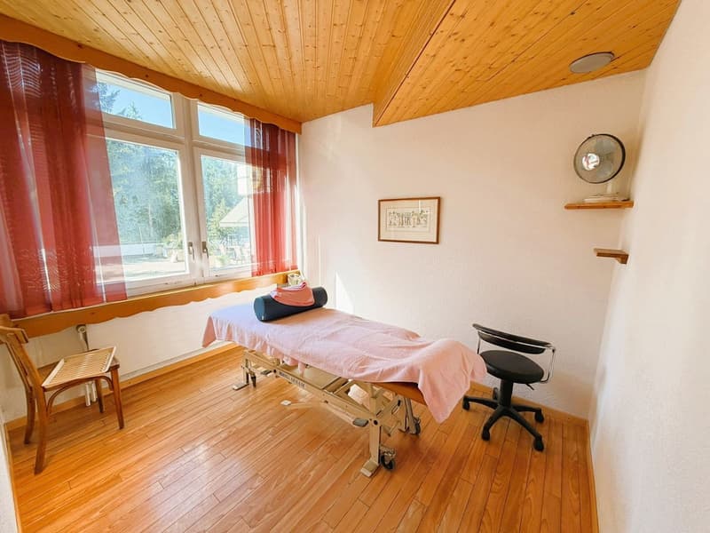 TRÈS SPACIEUX CABINET DE PHYSIOTHÉRAPIE - 10 SALLES DE TRAITEMENT -IDÉALEMENT SITUÉ AU CŒUR DE CRANS (8)