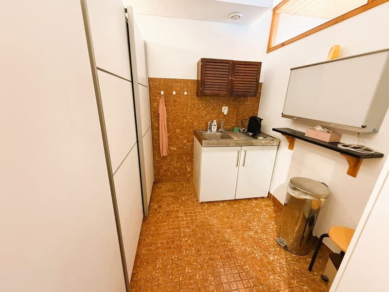 TRÈS SPACIEUX CABINET DE PHYSIOTHÉRAPIE - 10 SALLES DE TRAITEMENT -IDÉALEMENT SITUÉ AU CŒUR DE CRANS (22)