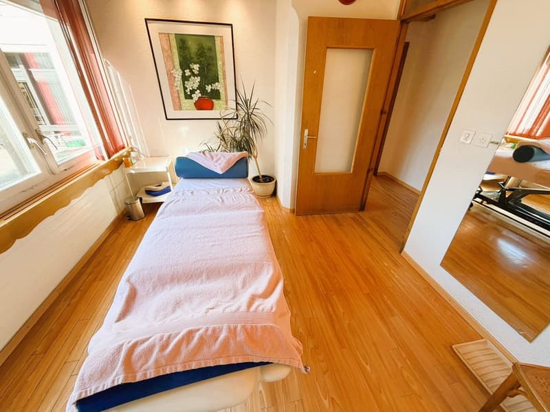 TRÈS SPACIEUX CABINET DE PHYSIOTHÉRAPIE - 10 SALLES DE TRAITEMENT -IDÉALEMENT SITUÉ AU CŒUR DE CRANS (10)