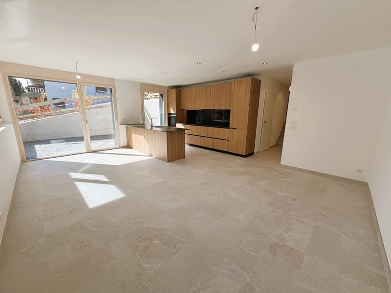 Chalet de 4.5 pces - Neuf - Très cosy - Spacieux et lumineux - Endroit très calme - Bien situé (2)