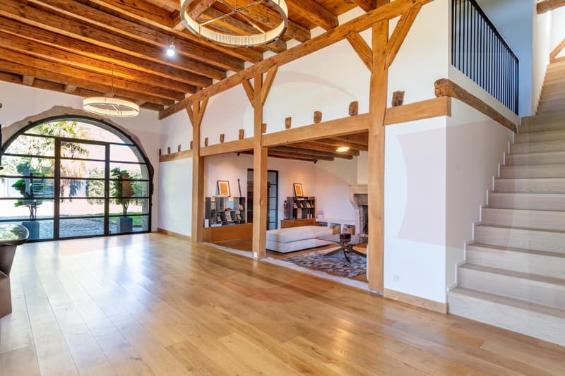 An 18th-century listed building fully renovated (4)