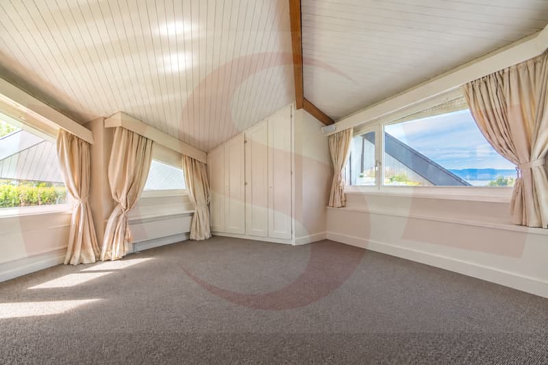 Villa contemporaine avec piscine intérieure à louer non meublée (9)