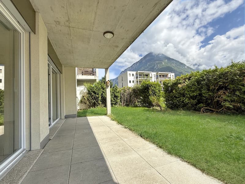 Spacious ground floor apartment with 5.5 rooms in Martigny (2)