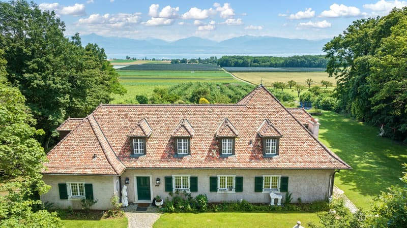 Très belle propriété familiale au coeur des vignes avec piscine à Etoy (2)