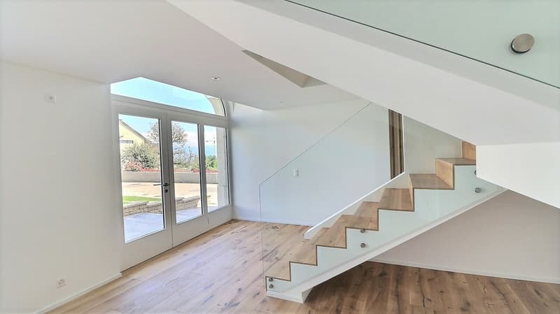 Appartement rénové en duplex avec vue sur le lac proche de Rolle (2)