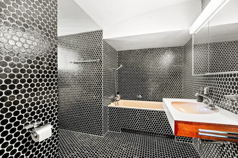 Propriété de charme à rénover, vue et piscine intérieure à St-Légier (10)