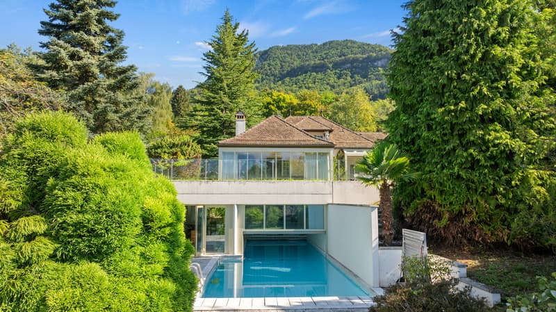 Propriété de charme à rénover, vue et piscine intérieure à St-Légier (1)