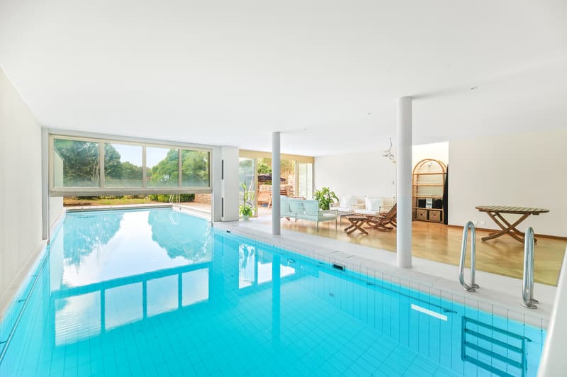 Propriété de charme à rénover, vue et piscine intérieure à St-Légier (12)