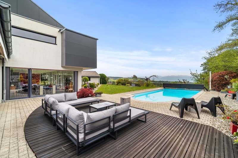 Très belle villa familiale, piscine et vue sur les hauteurs de Gland. (4)