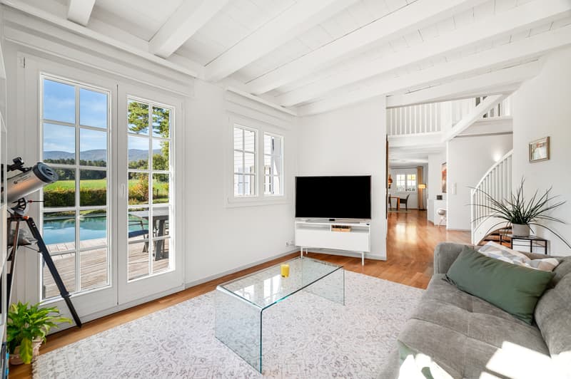 Superbe villa de 400 m² avec piscine, située à Gingins (12)