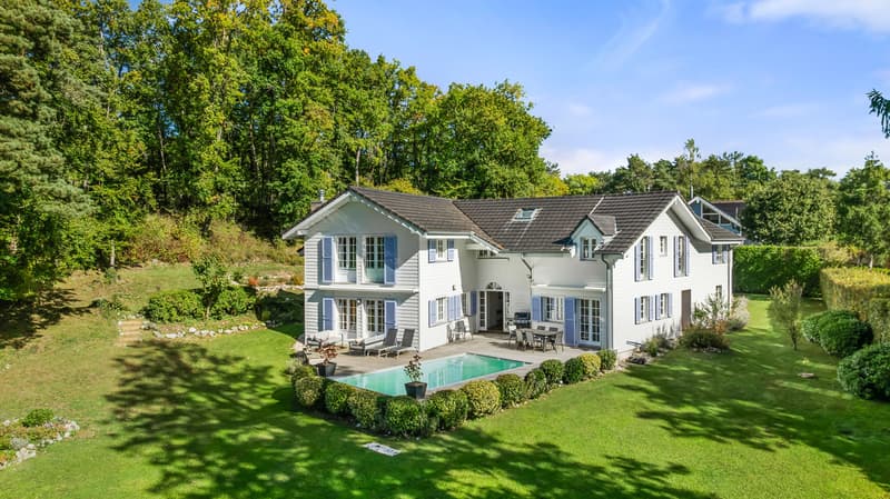 Superbe villa de 400 m² avec piscine, située à Gingins (1)