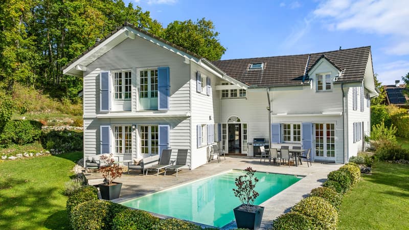 Superbe villa de 400 m² avec piscine, située à Gingins (2)
