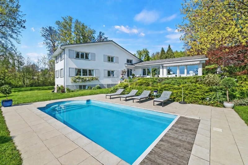 Splendida proprietà familiare con piscina e vista sul lago a Epalinges (1)