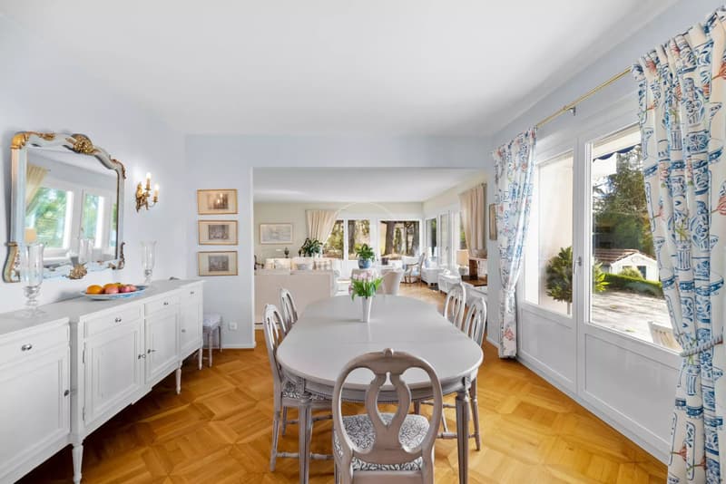 Splendida proprietà familiare con piscina e vista sul lago a Epalinges (8)