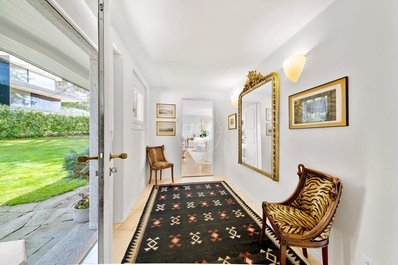 Splendida proprietà familiare con piscina e vista sul lago a Epalinges (2)