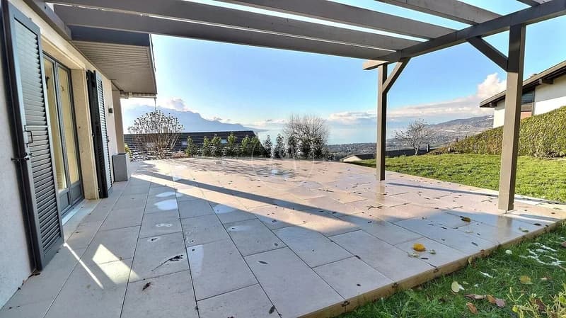 Bella proprietà ristrutturata con vista panoramica a Chernex (6)