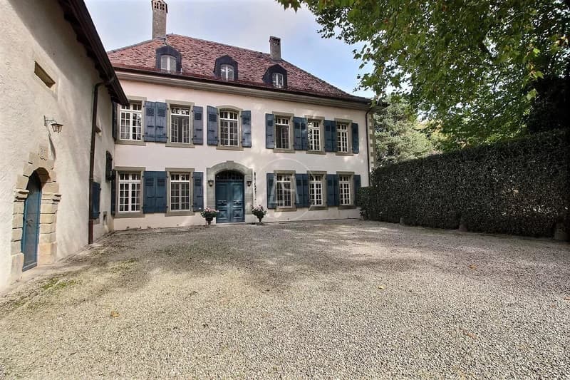 Stunning property nestled in a park with a pool near Morges (1)