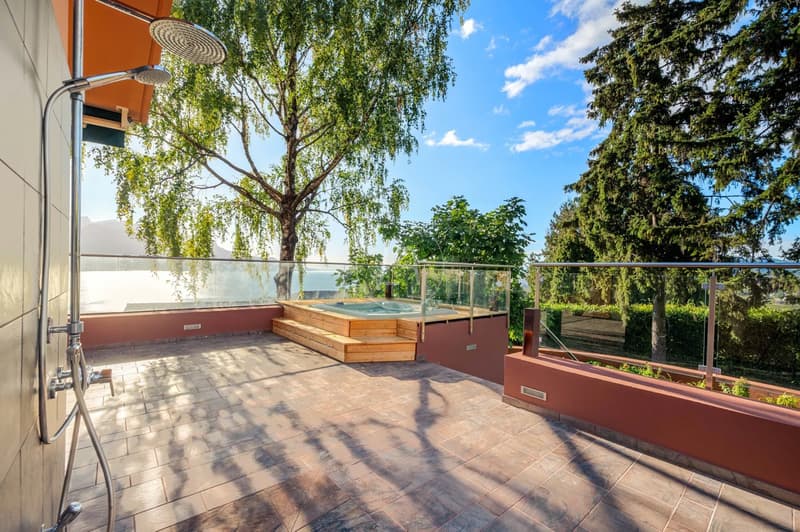 Proprietà contemporanea ristrutturata con vista panoramica a Chernex (10)