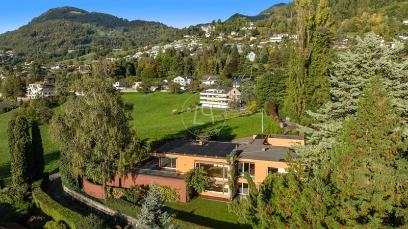 Proprietà contemporanea ristrutturata con vista panoramica a Chernex (2)
